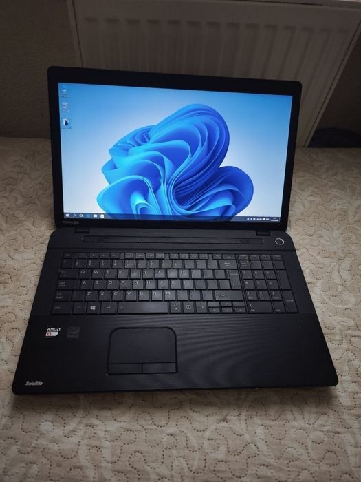 Toshiba 17” – 8 GB RAM, 320 GB HDD – dobry stan