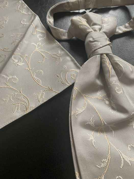 Plastron i poszetka Wilvorst nowy