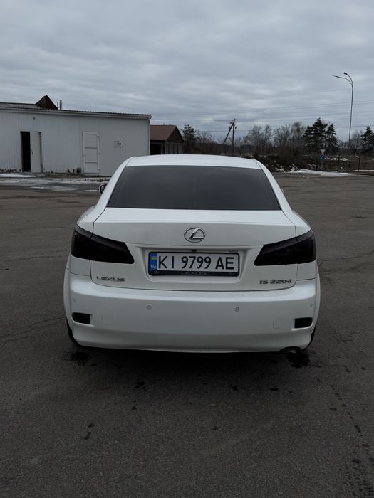 Продам Lexus is 220d