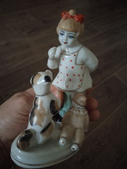 Фарфоровие статуєтки