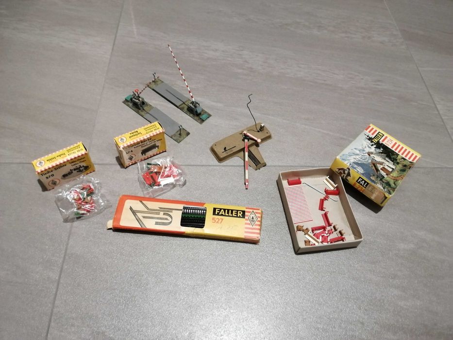 Akcesoria modelarskie Faller, semafor Kibri h0