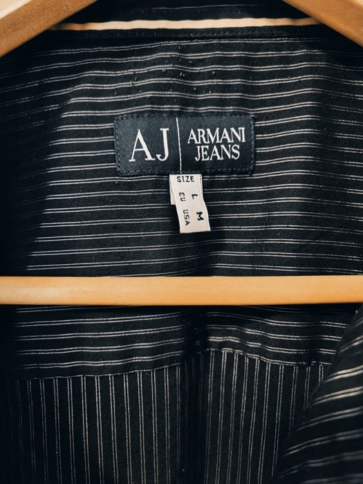 Camisa Armani Jeans - tamanho L - riscas pretas e cinza - Ótimo estado