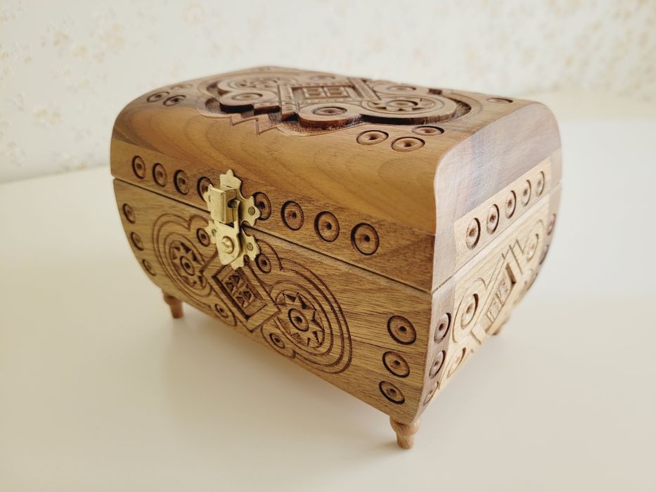 Шкатулка деревянная ручной работы