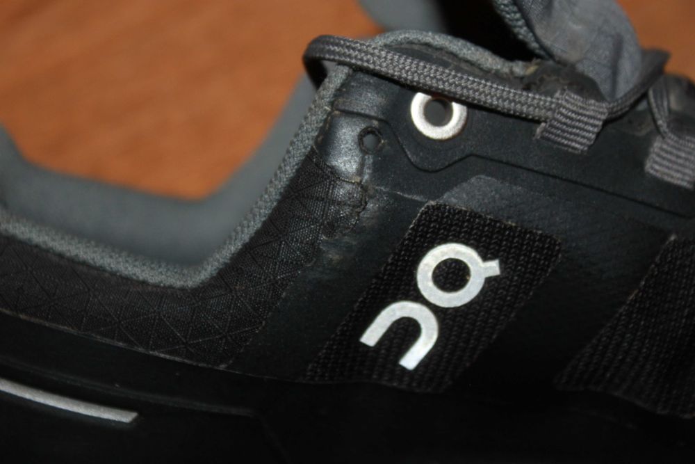 Кроссовки on cloud running waterproof 37р.