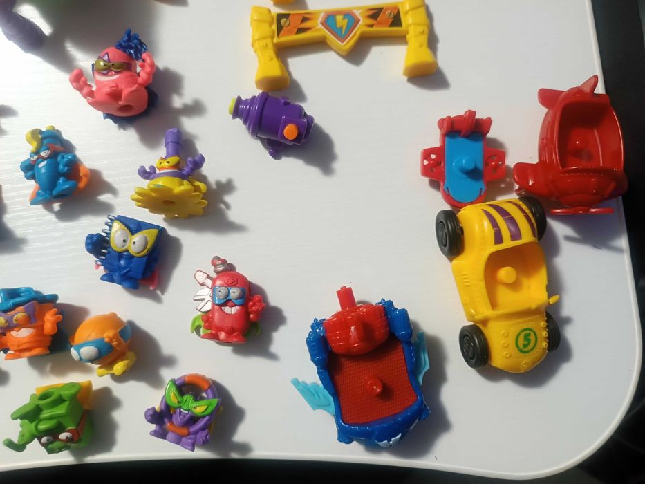 Lote SuperThings / SuperZings / Zomlings Figuras e Acessorios Z1