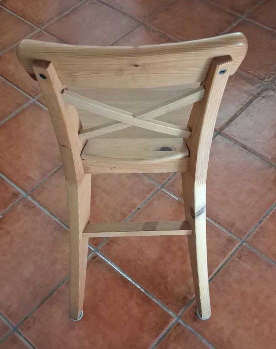 Cadeira para a crianças comerem à mesa - IKEA