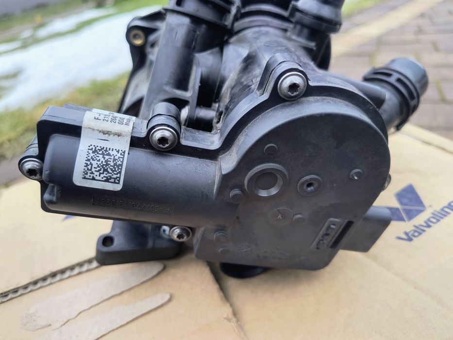 Sprzedam oryginalny termostat regulatora płynu  od pompa wody VW