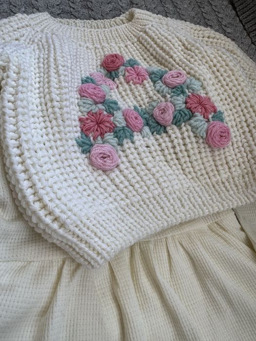 Нарядный костюм на девочку, и два одеялка