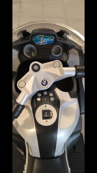 Mota eléctrica Policia de Brincar Estado Nova