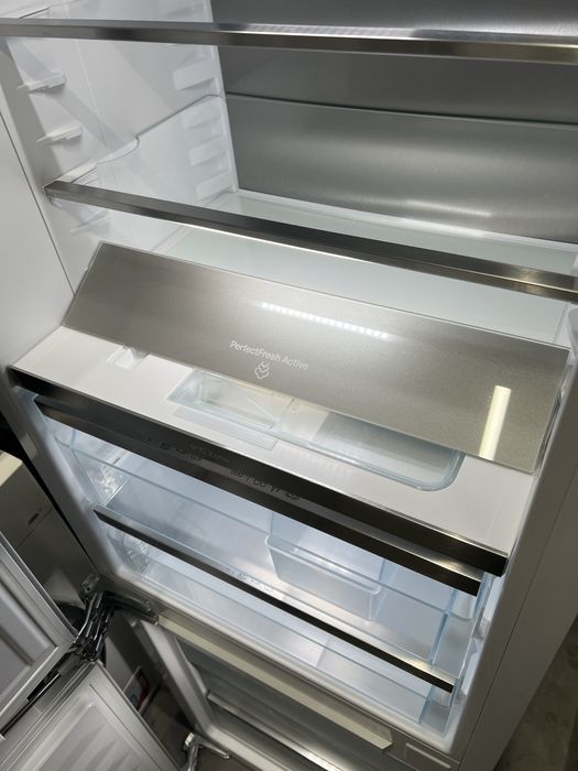 Холодильник під монтування фірми Miele KFN 7795