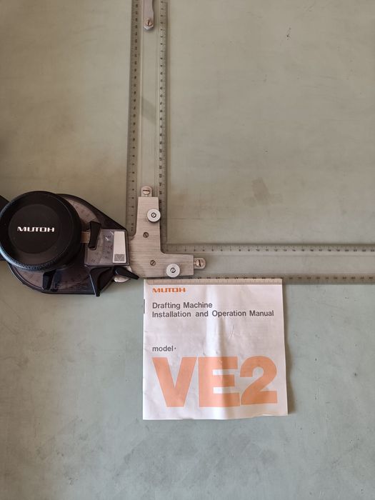 Estirador com máquina de desenho MUTOH em muito bom estado