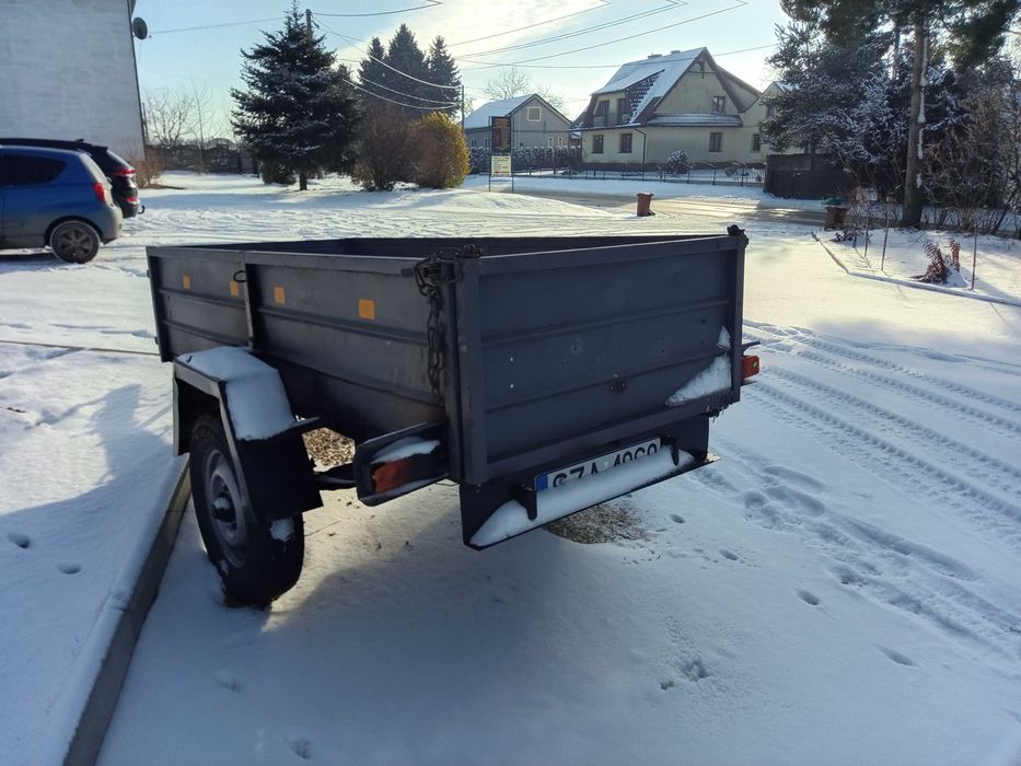 Przyczepka samochodowa