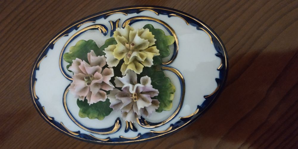Caixa guarda jóias em porcelana
