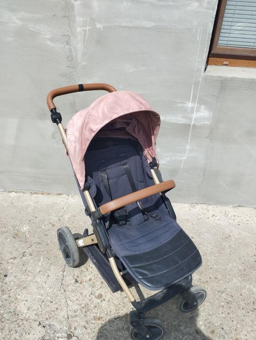 Літня коляска для дівчинки