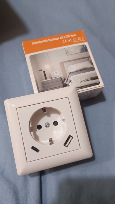 Tomada com USB e USB -C