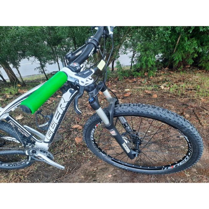 Btt 27.5 de carbono com xt e rock shox