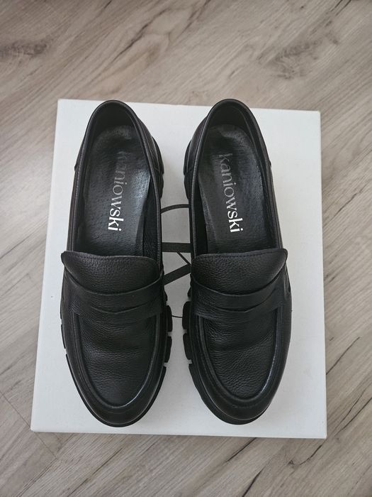 Czarne skórzane buty  loafersy mokasyny na platformie 37