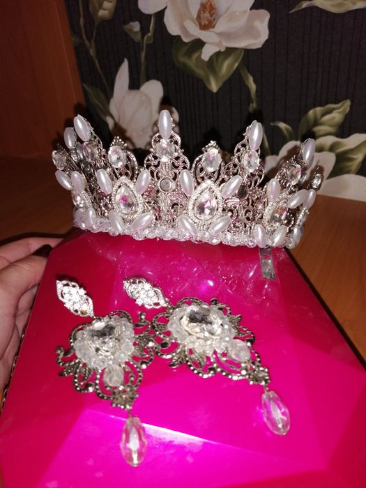 Продається корона та сережки