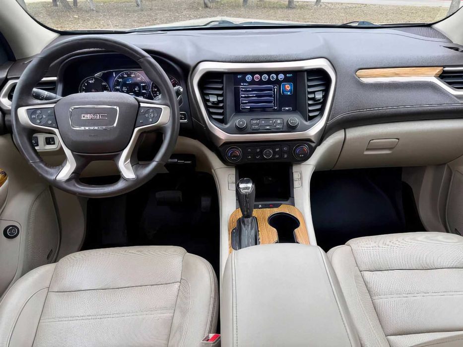 GMC Acadia Denali      2018