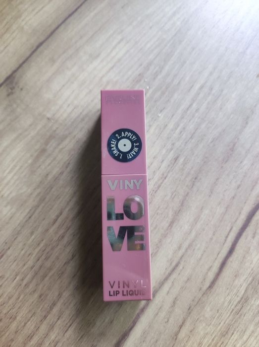 Pomadka do ust Vinylove Eveline 06 Chillie trwała