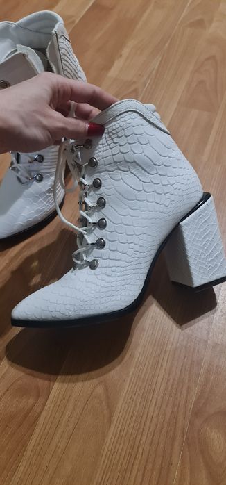 Продам шикарні ботильони