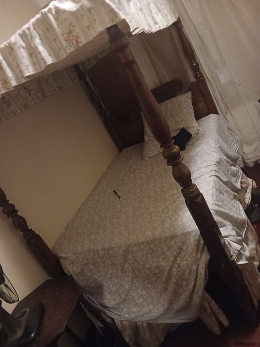 Uma cama dossel prensipio do século IX