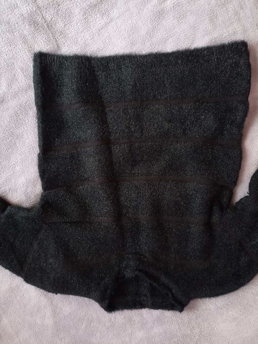 Светр чорного кольору