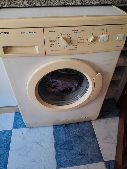 Máquina da roupa a funcionar