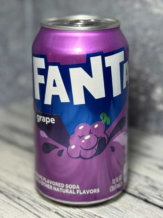 Газований напій Fanta зі смаком винограду та полуниці  355 мл Америка