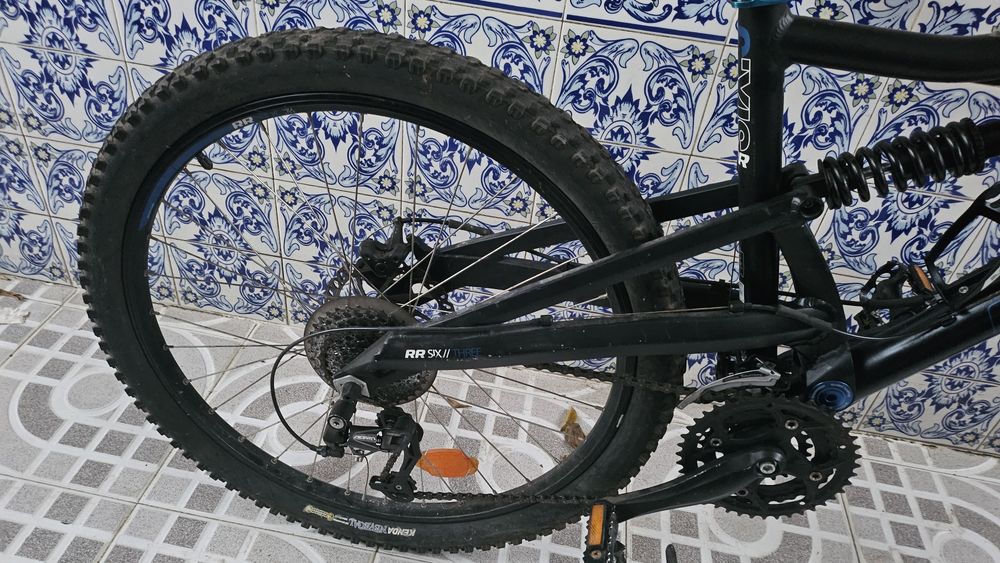 Bicicleta Rockrider com suspensāo integral