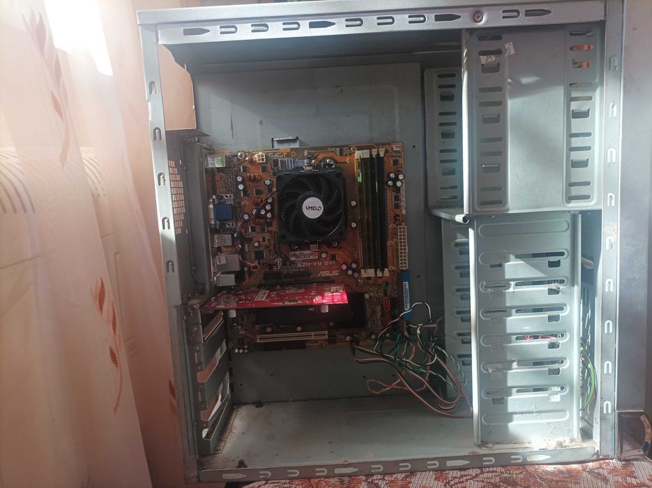 Комп'ютерні комплектуючі