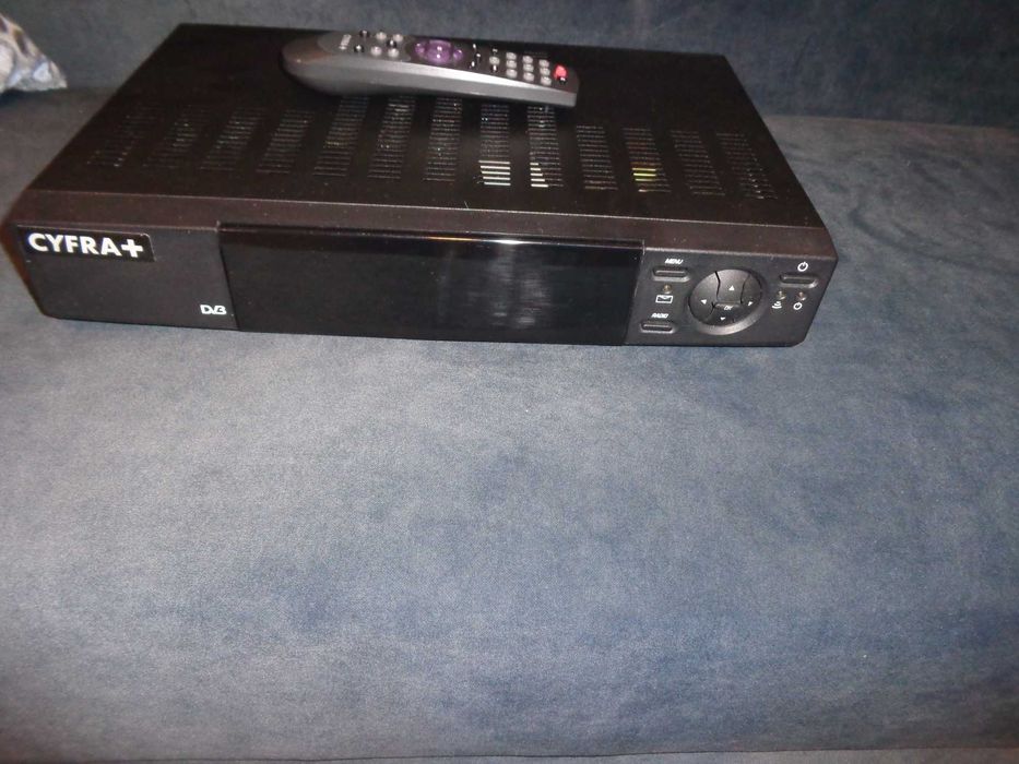Cyfrowy odbiornik satelitarny Sagem z pilotem