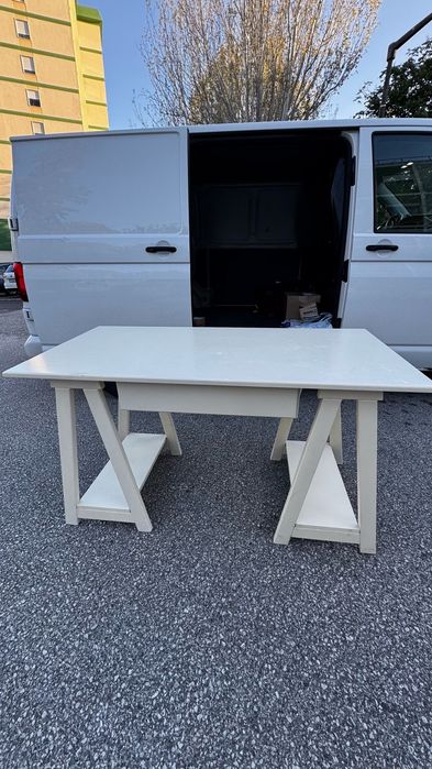 Mesa branca desmontavel multiusos
