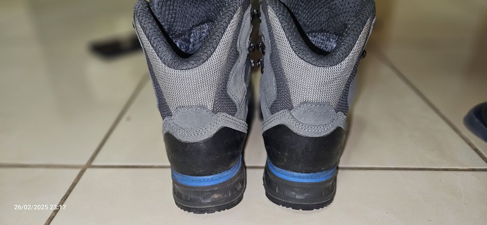 Botas de Caminhada/Montanha LOWA Khumbu II GTX (Gore-Tex / Vibram) – Tam. 38