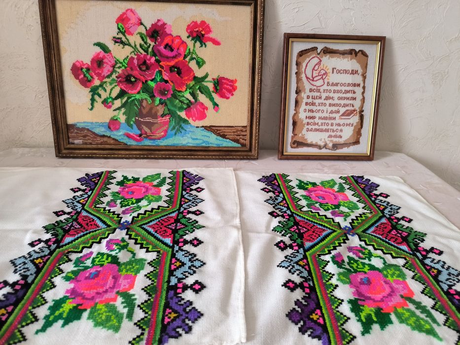 Вишиті картини,рушники,серветка до свята