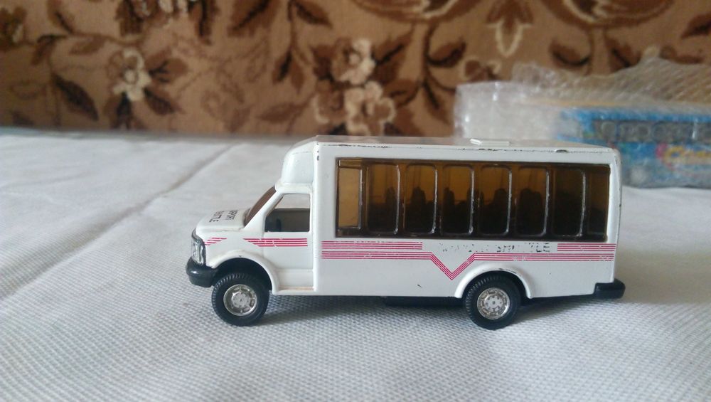 Модель буса Ford shuttle