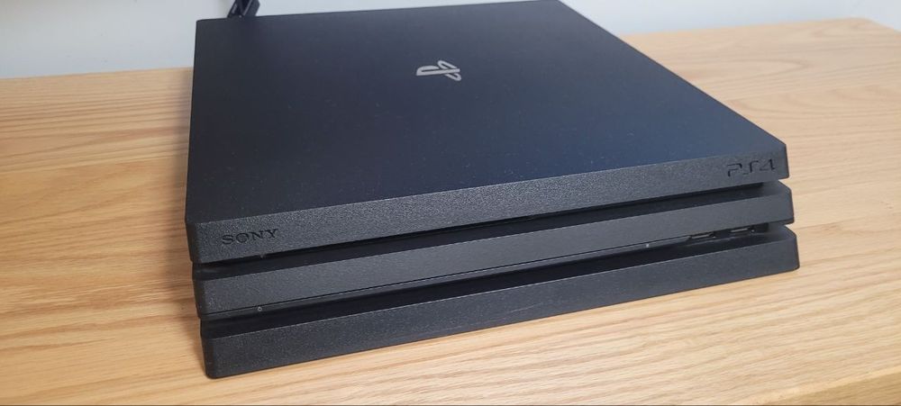 Playstation ps4 pro 1tb