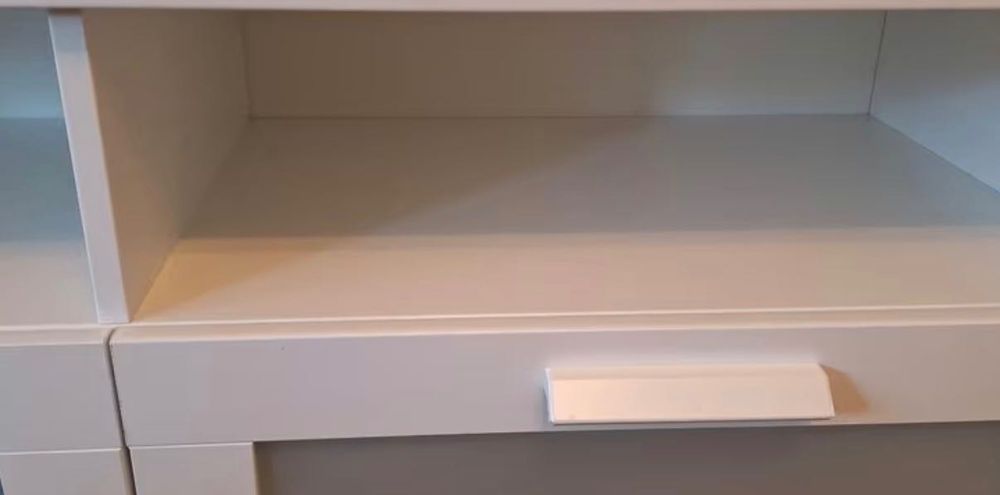 Móvel tv Brimnes branco 120x41x53 + placa de vidro cm otimo estado