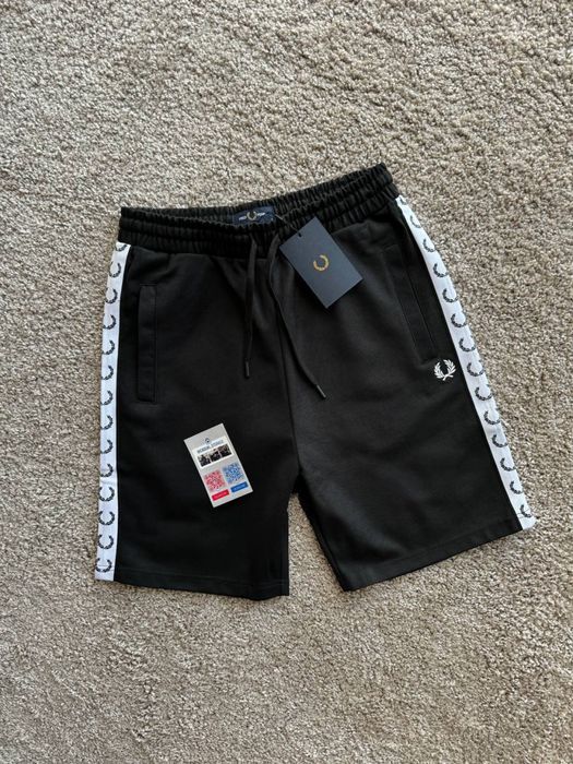 Шорты Fred Perry с лампасами