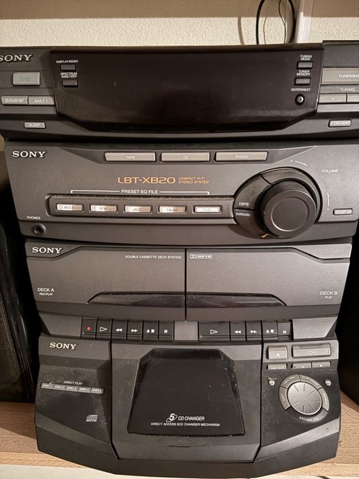 Aparelho de 5 cd e 2leitores de cassetes Sony