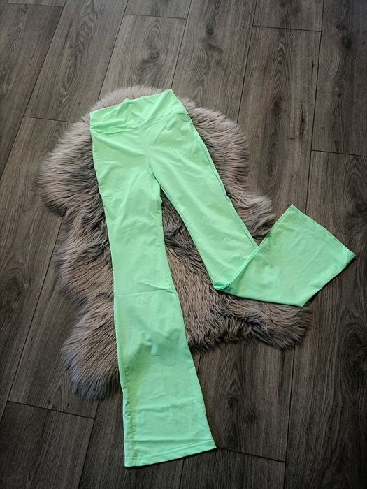 Spodnie leginsy dzwony miętowe