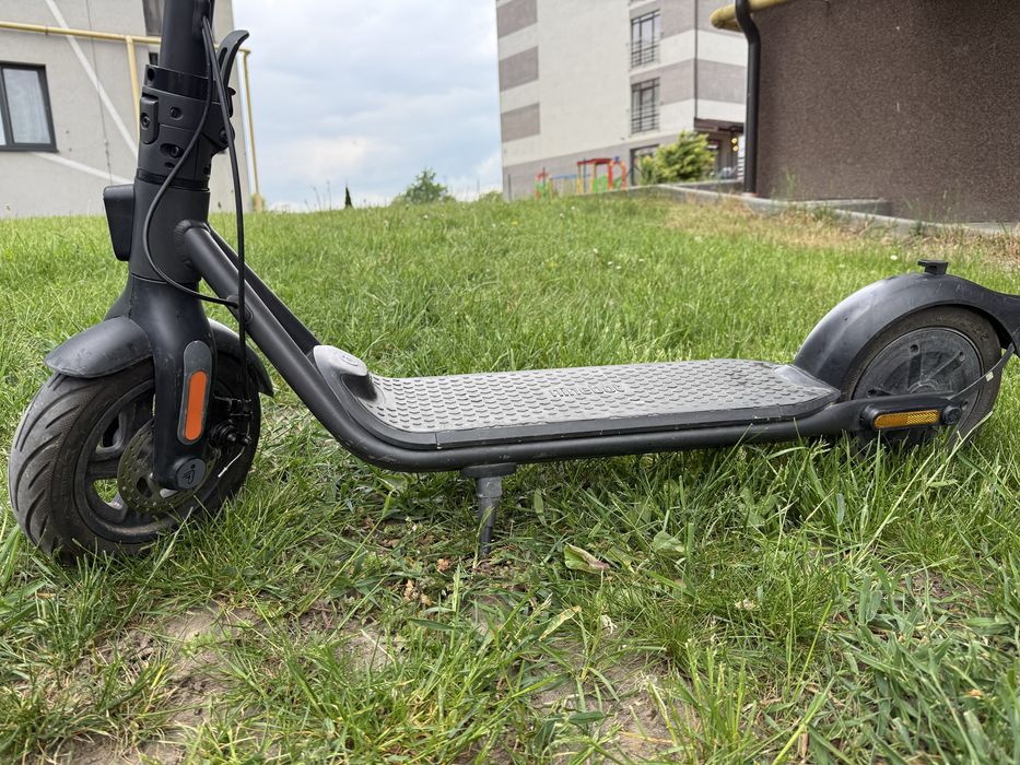 Електросамокат Ninebot KickScooter F2