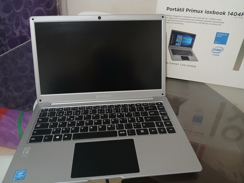 Computador portátil com 1 ano de garantia
