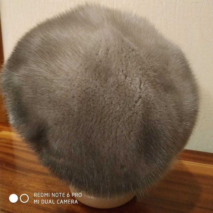 Продам новий норковий берет сіро-голубого кольору.