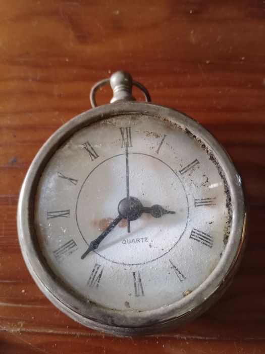 Antique silver clock423864984268984322