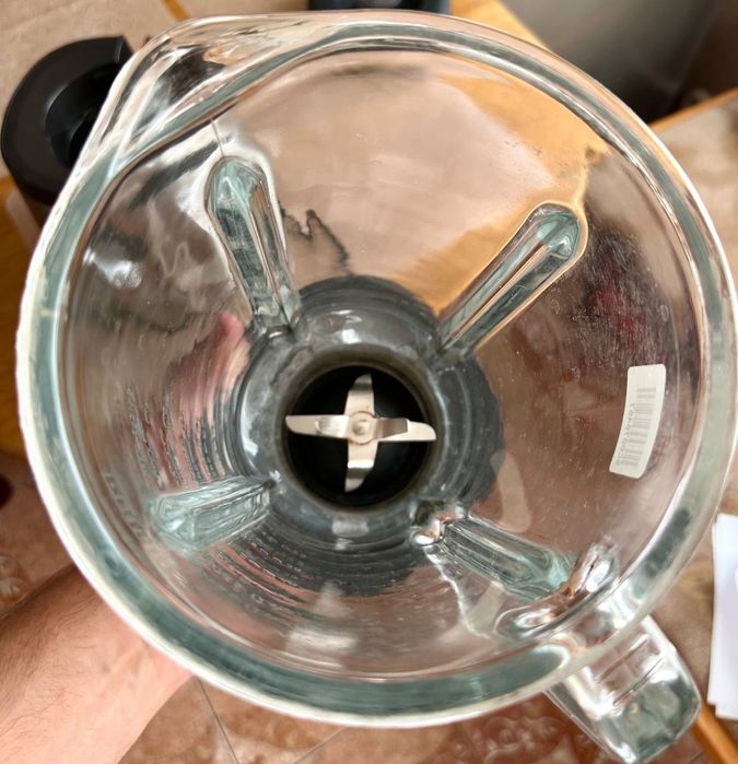 Зламаний блендер Philips.