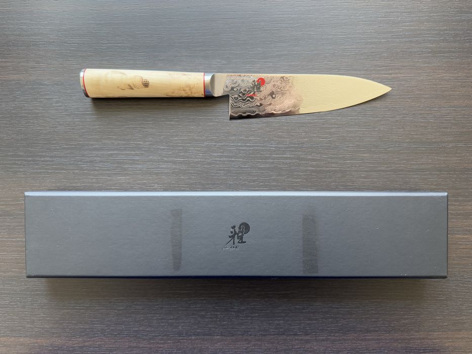 Японський професійний кухонний шеф-ніж Miyabi Birchwood SG2 5000MCD