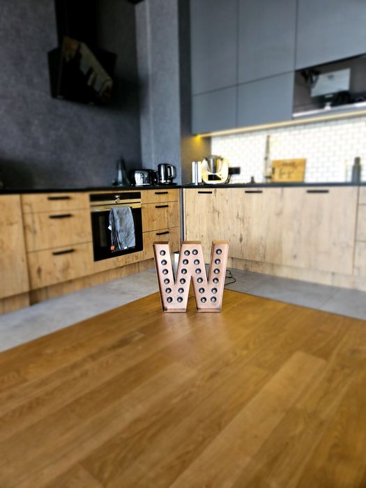 Neon lampa litera teatr loft