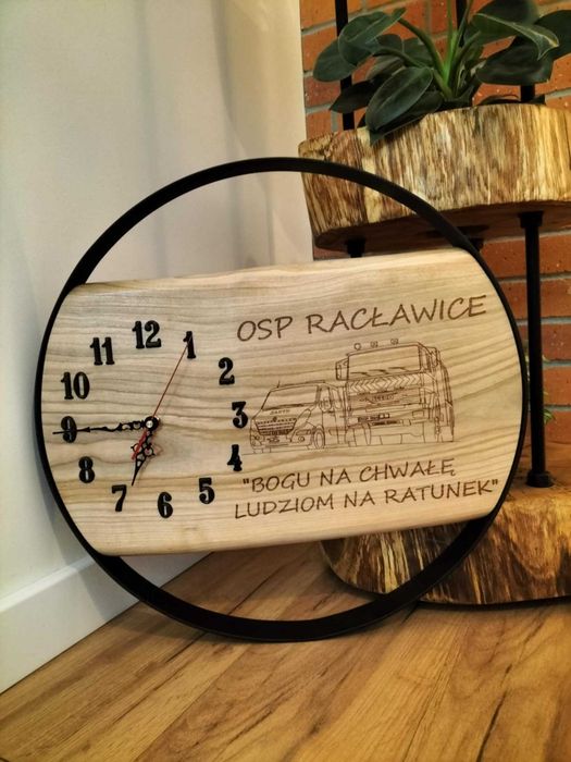 Zegary ścienne drewniane