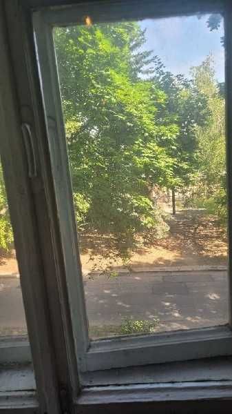 Продається 2-о кімнатна СТАЛІНКА  вул. НЕЗАЛЕЖНОЇ  УКРАЇНИ 3/5